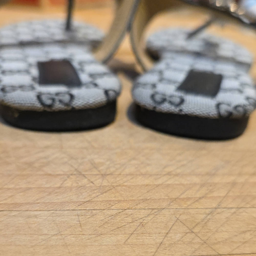 Gucci Gray Monogram Sandals with Green and Red Accents - Picture 6 of 16